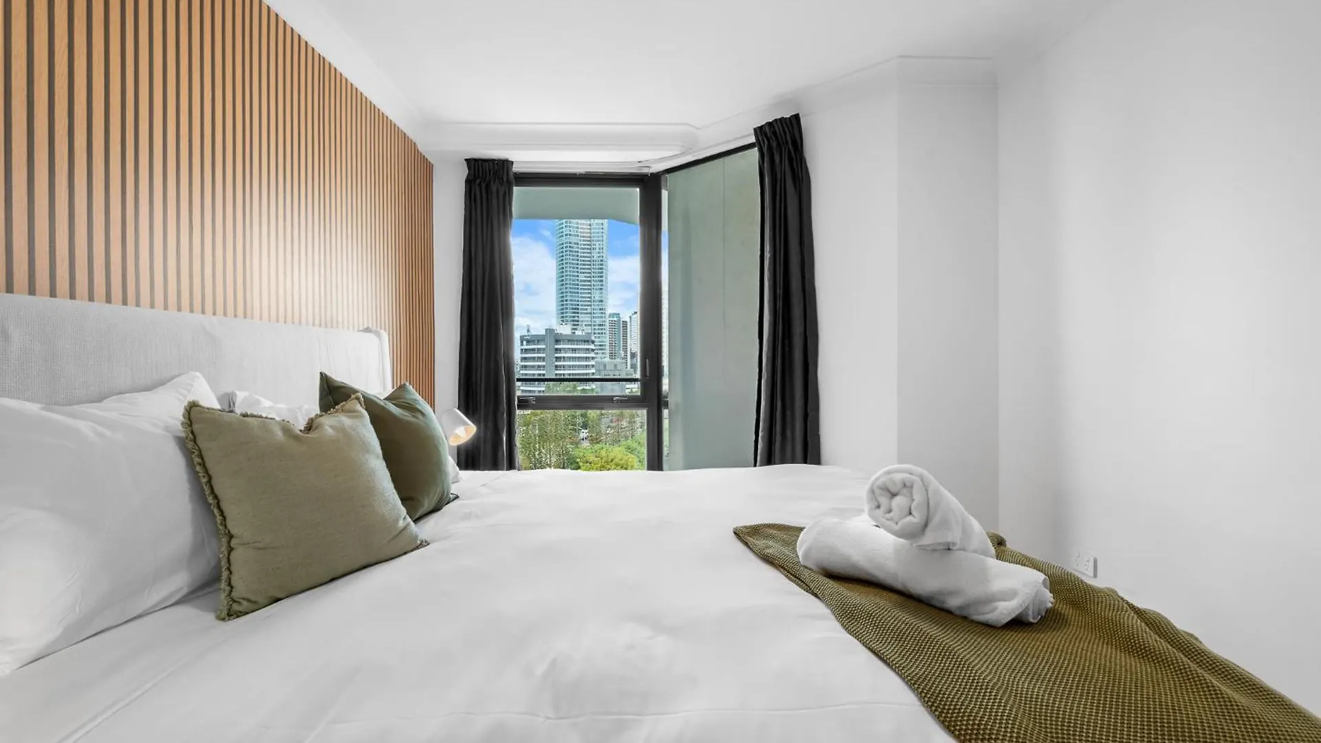 The Hideaway - Riverside Central Surfers 2Br Apartment With Parking And Pool Gold Coast