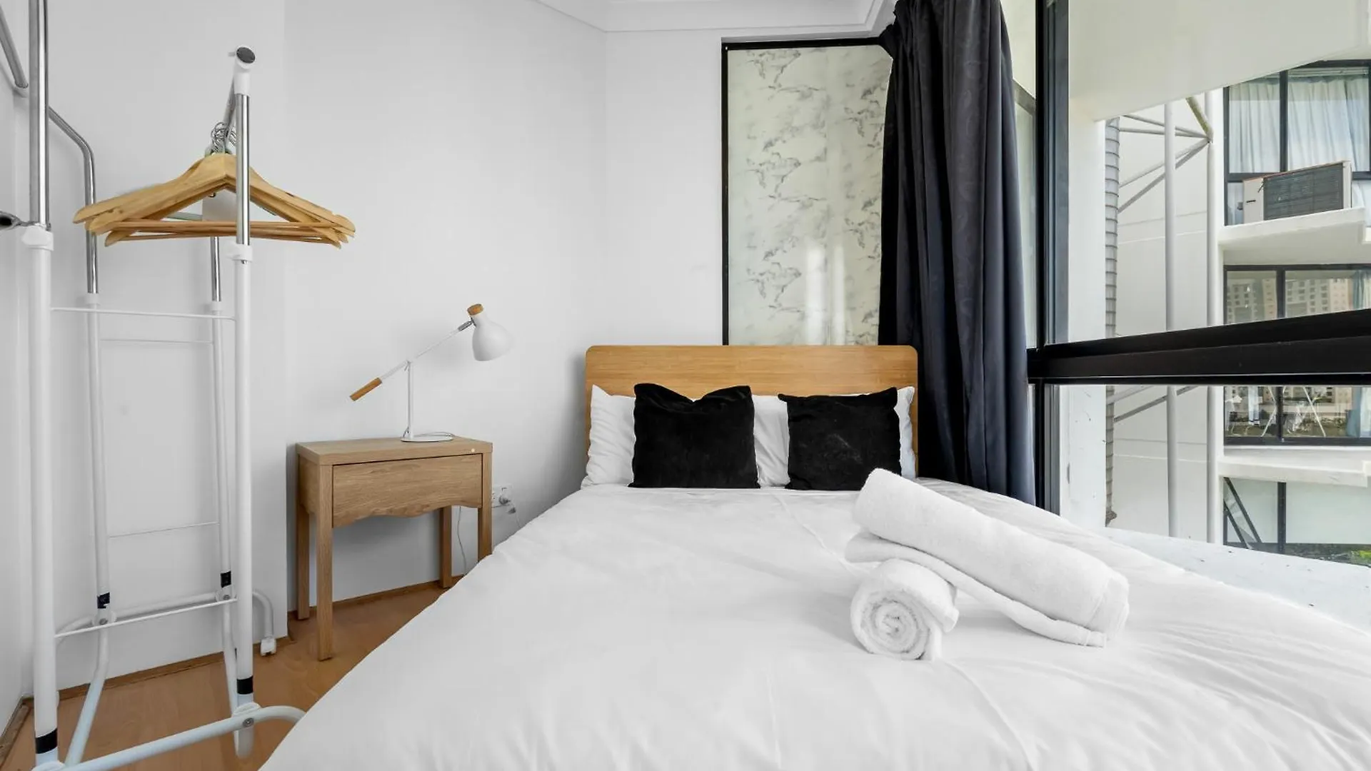 The Hideaway - Riverside Central Surfers 2Br Apartment With Parking And Pool Gold Coast Australia