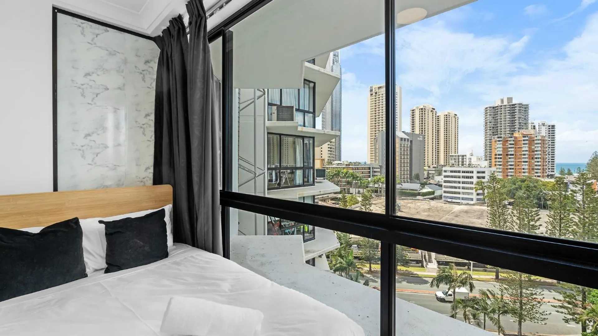 The Hideaway - Riverside Central Surfers 2Br Apartment With Parking And Pool Gold Coast